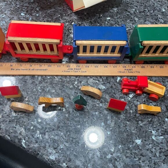 Kurt S. Adler 24” Wooden Circus Train Set – 4 Cars, 12 Play Pieces – Vintage Hol - Picture 8 of 12